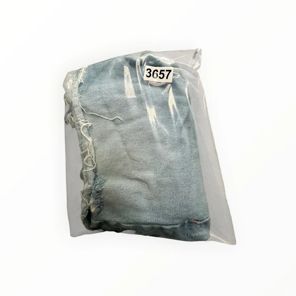 Universal Thread Shorts Women 4 Blue Mid-Rise Baggy 90s Distressed Denim Raw Hem